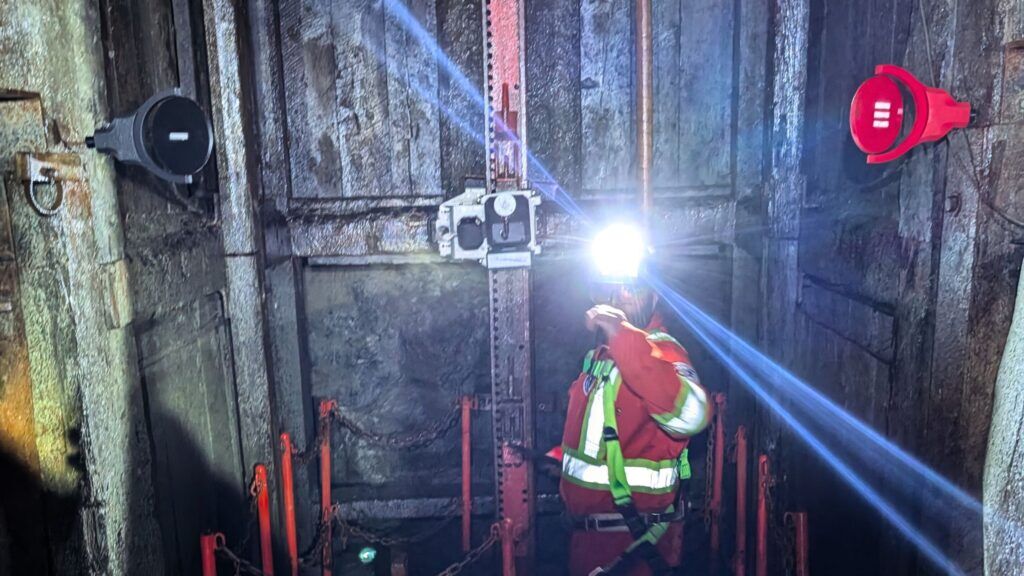 Rail Runner in a Alimak Raise Shaft, the operator stands next to the unit